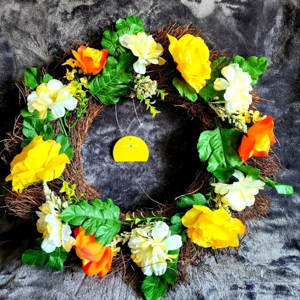 NWT spring summer blooming floral Rose Daisy Greenery leaves door wreath
